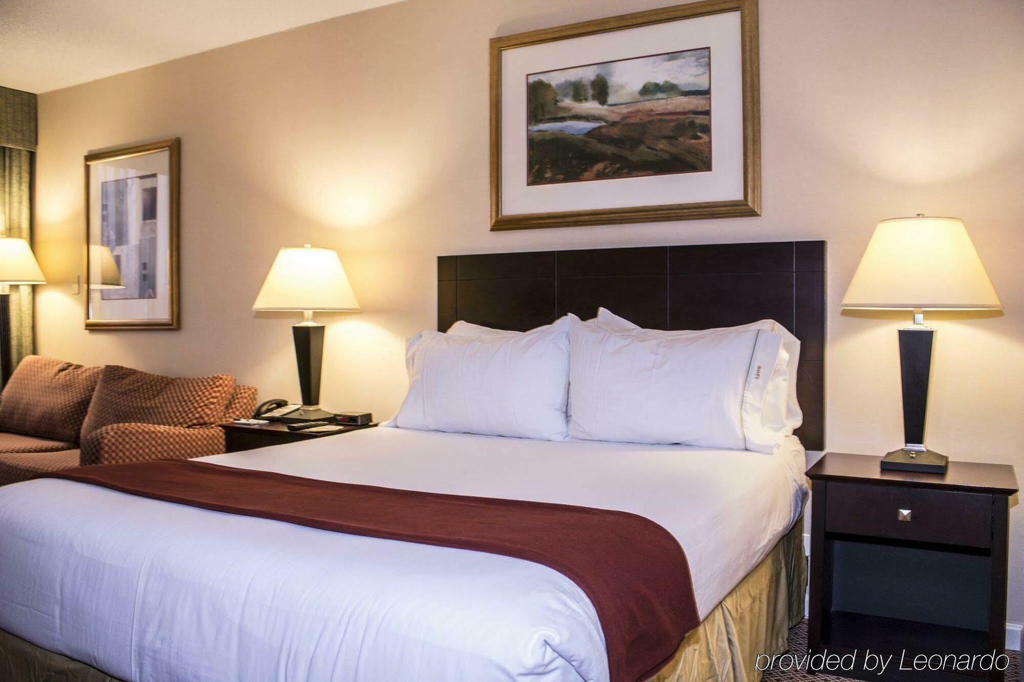 Holiday Inn Express & Suites Springfield By Ihg Bagian luar foto